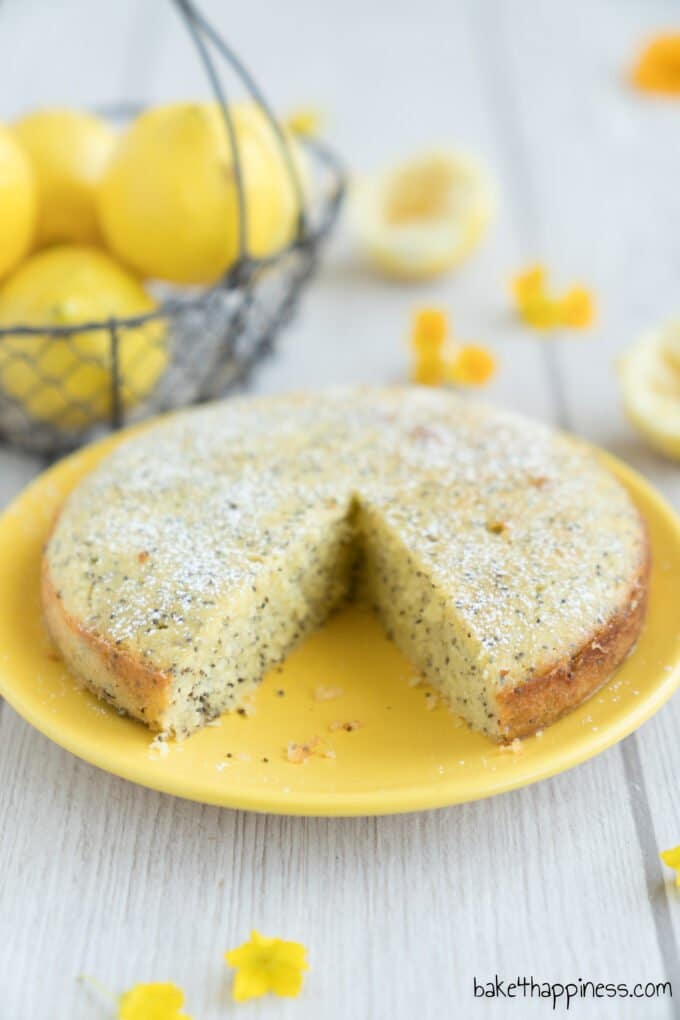 Lemon poppy-seed cake