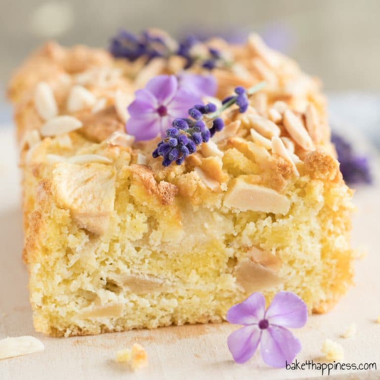 No-flour Apple pie with almonds