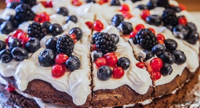 Berry cake with mascarpone