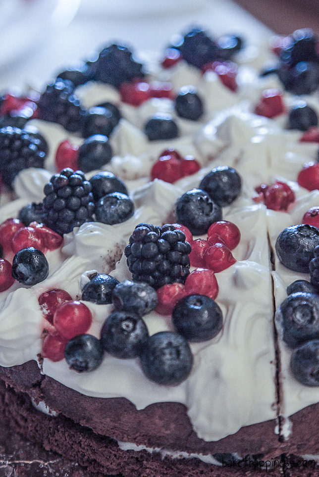 Berry Cream cake with mascarpone and berries