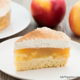 Apple cream tart with pudding