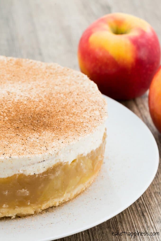 Apple cream tart with pudding
