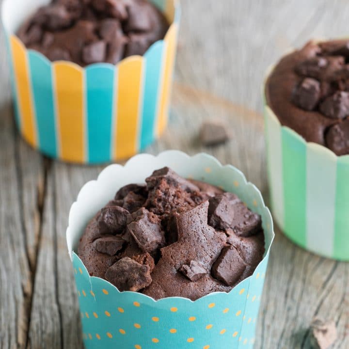 Chocolate muffins with oil