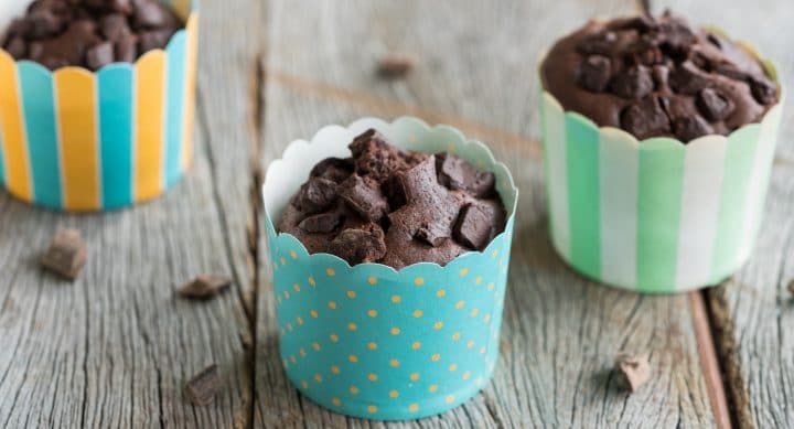 Moist fast chocolate muffins with oil instead of butter