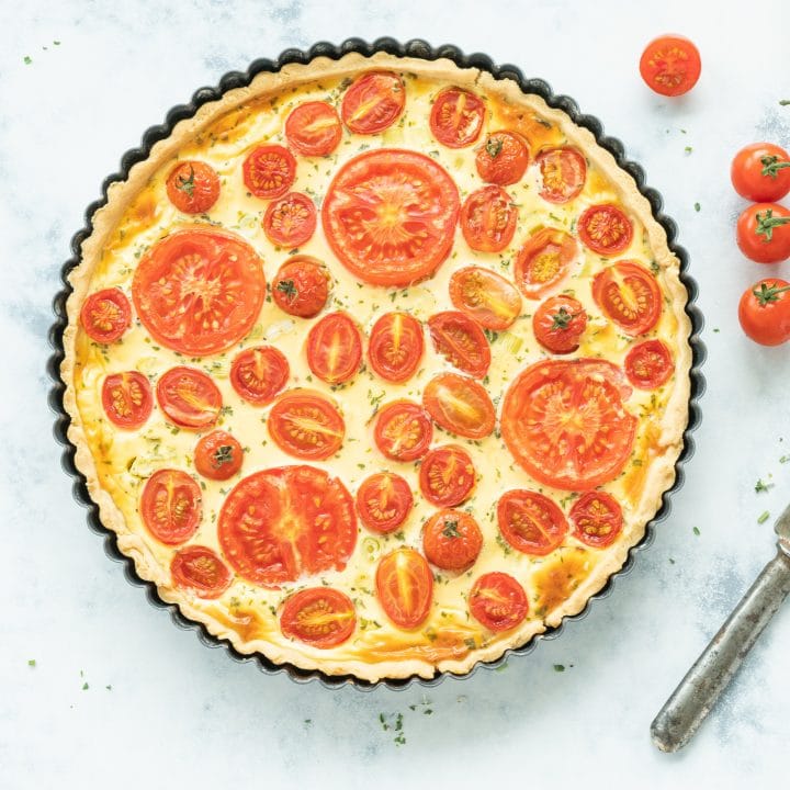 Quiche with goat cheese and tomatoes