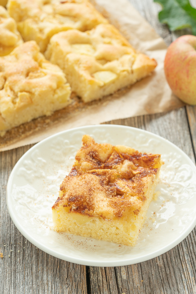 German apple sponge cake