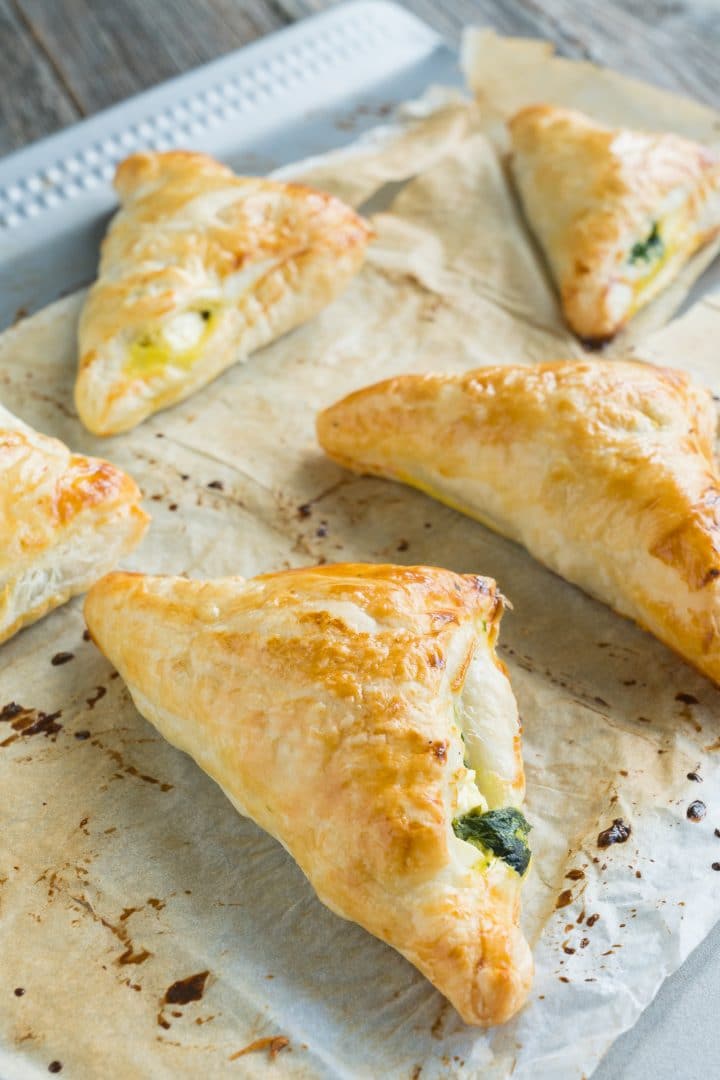 Spinach bites with puff pastry