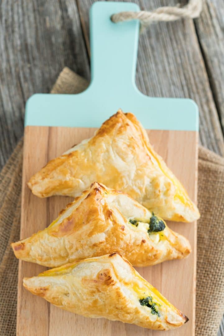 spinach and feta Puff pastry pockets recipe