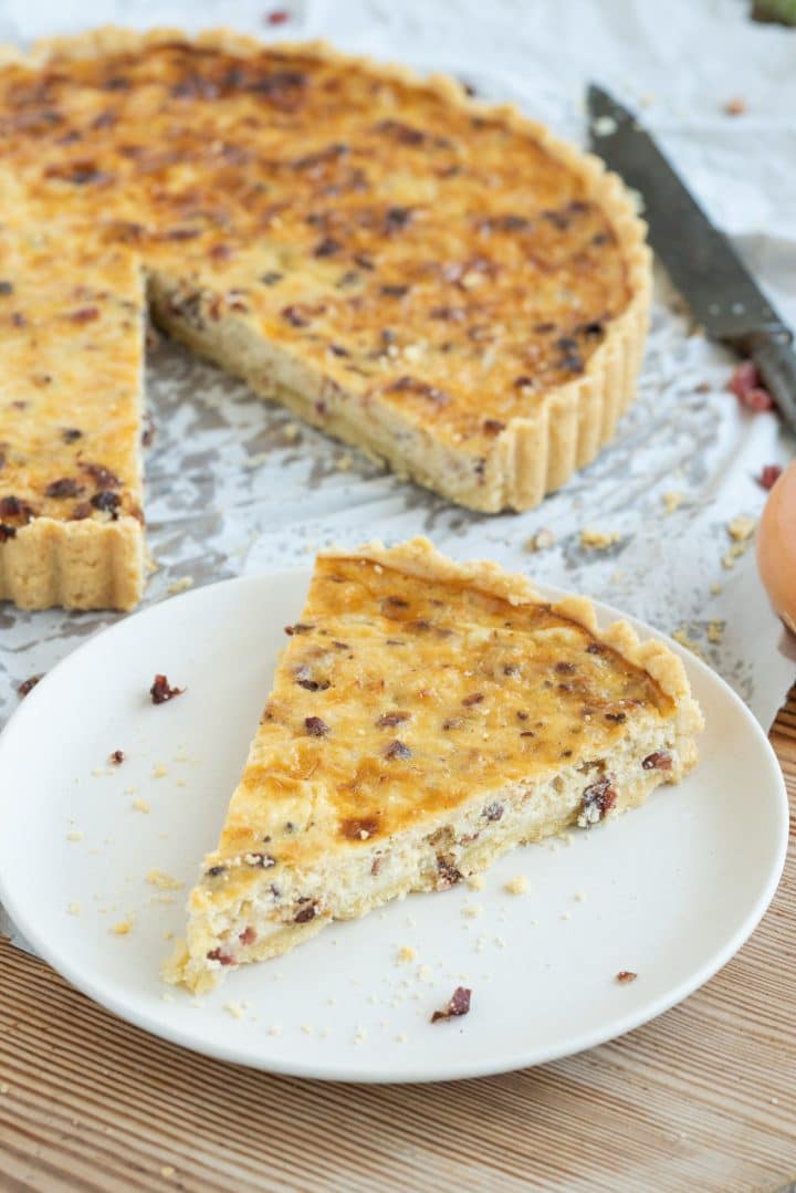 Onion cake with sour cream