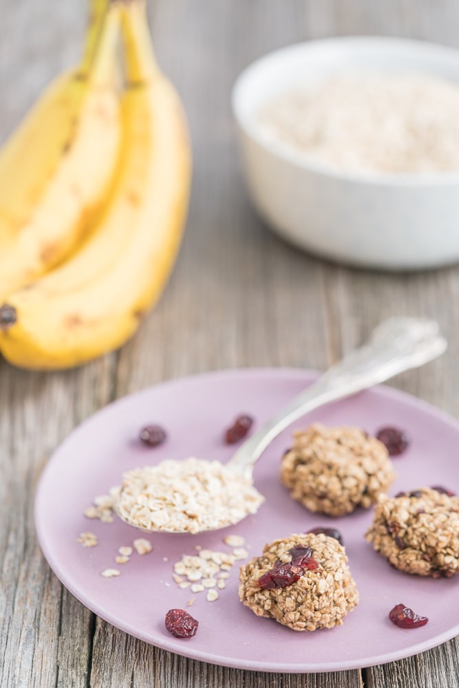 Healthy vegan oatmeal cookies