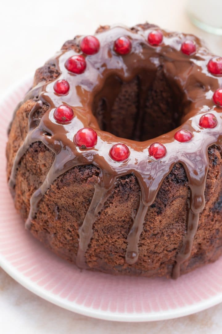 Chocolate cake with yogurt and oil