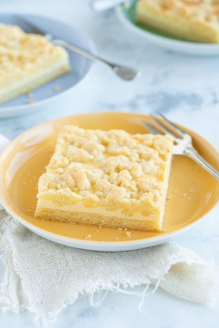 homemade crumble cheesecake with curd