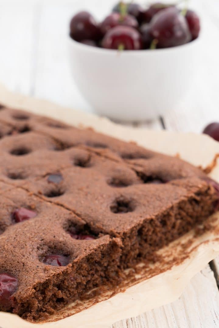 chocolate-cake-with-cherries-from-the-baking-sheet