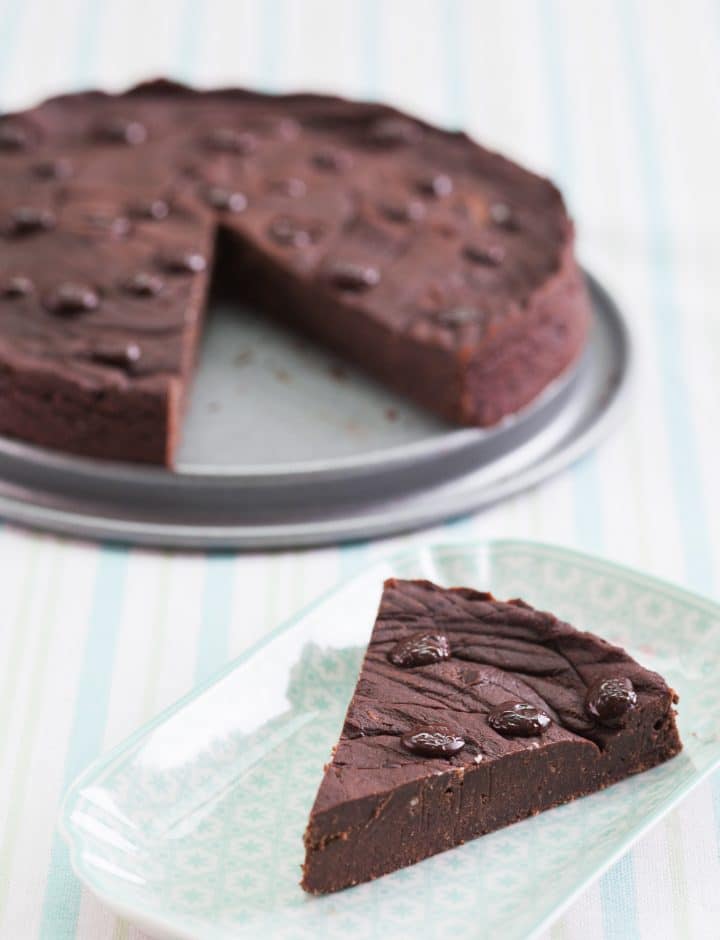 vegan-gluten-free-chocolate-cake-without-industrial-sugar