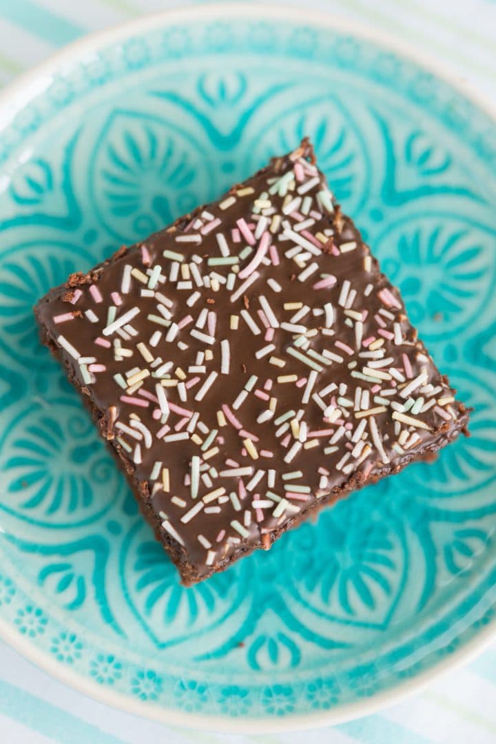 chocolate-cake-from-the-baking-sheet