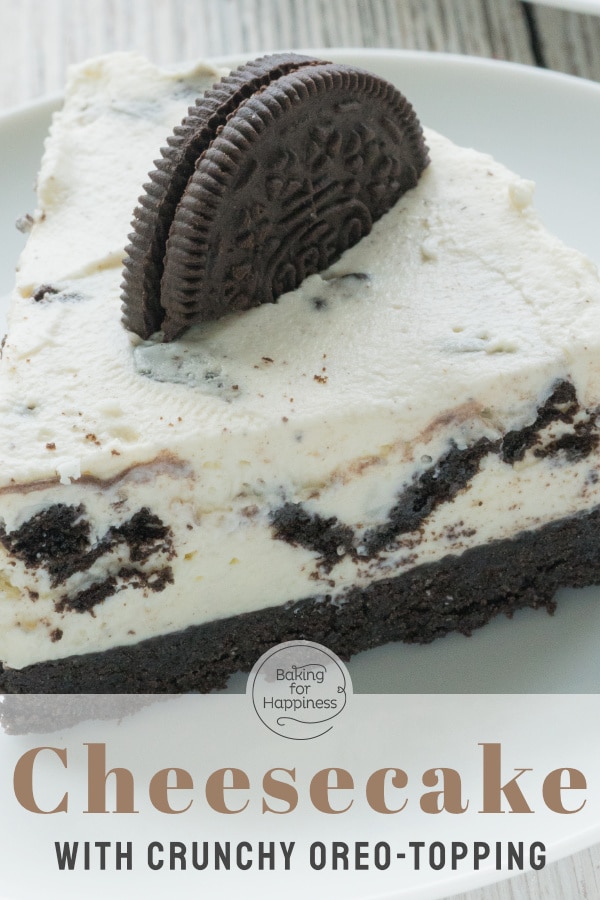 Crunchy biscuit tart, cream cheese and a topping of Oreo pieces. All together in this delicious no-bake oreo cheesecake. Sounds good? It is!