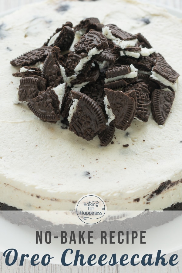 Crunchy biscuit tart, cream cheese and a topping of Oreo pieces. All together in this delicious no-bake oreo cheesecake. Sounds good? It is!