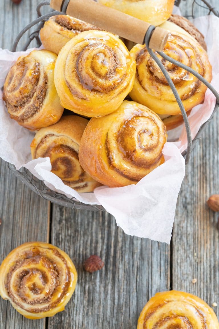 Nut Rolls with Cinnamon Filling