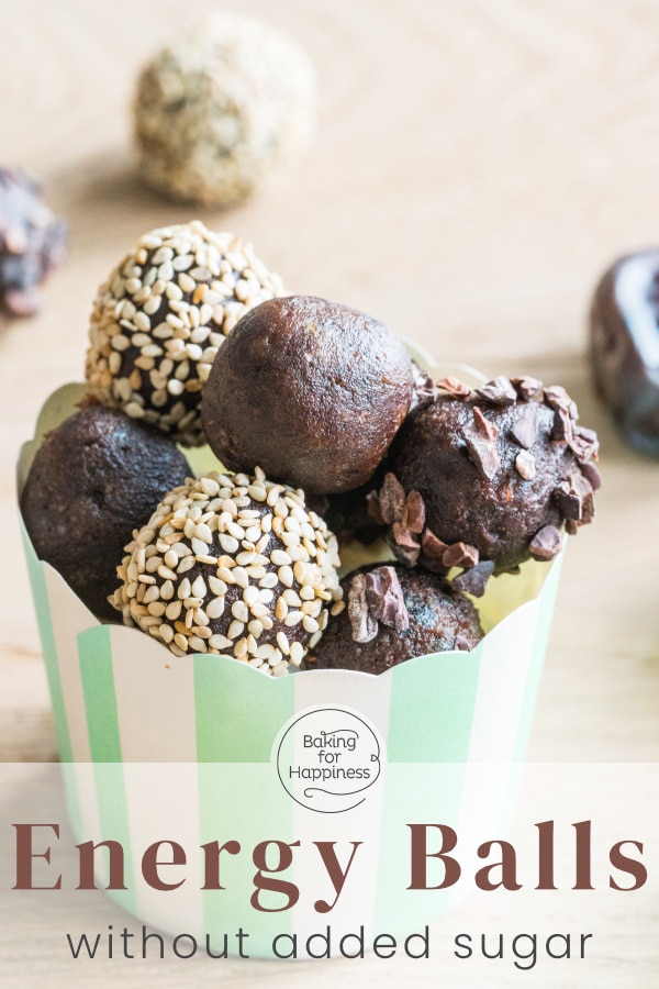 Easy recipe for vegan date energy balls without added sugar. You can make the date confection super quick and they give you power every day!