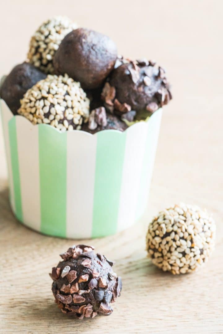 low-fat-healthy-date-energy-balls