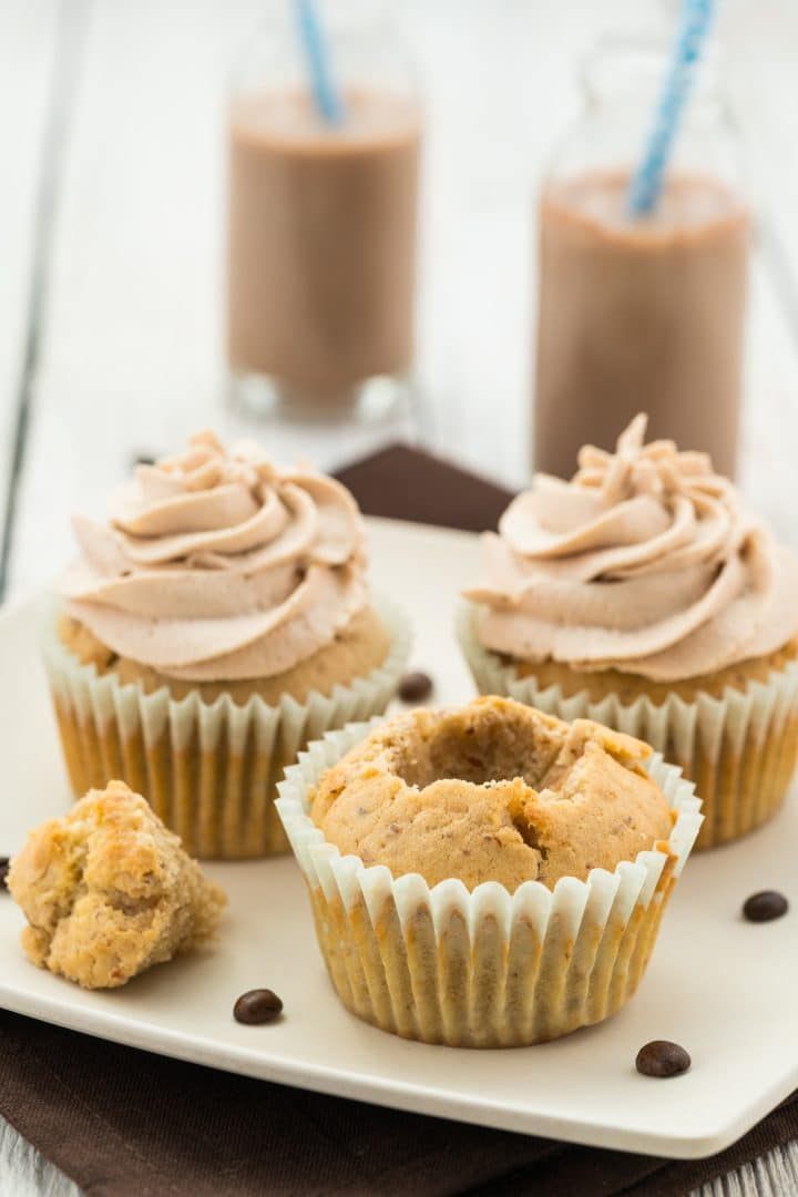 tiramisu-cupcakes-with-topping