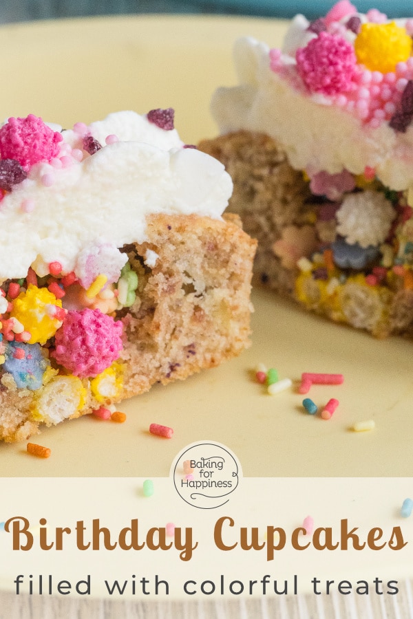 These piñata muffins with smarties are eye-catchers for any celebration! The perfect children's birthday cupcakes filled with treats!
