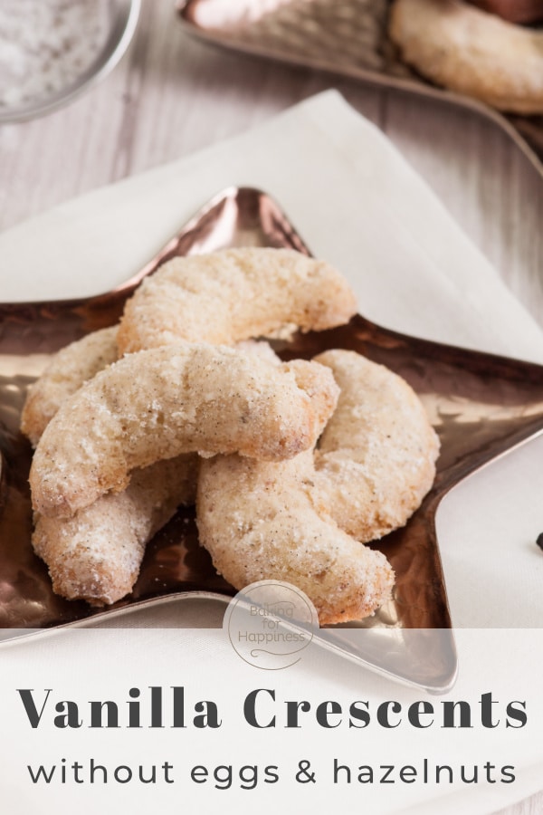 Fancy grandma's vanilla crescents? With this recipe, you can bake one of the most popular Christmas cookies very easily!