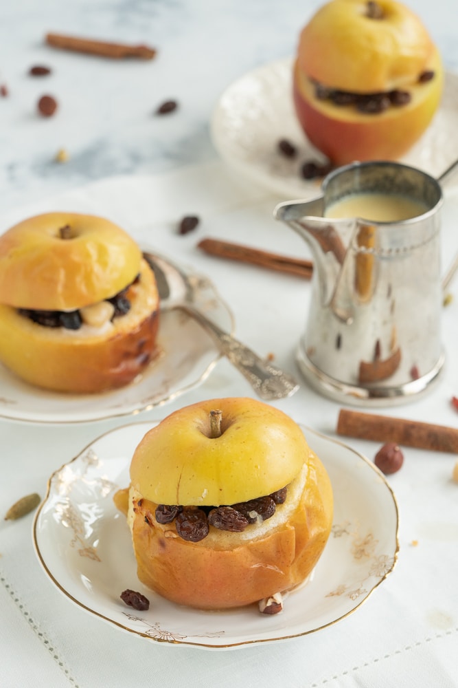 baked-apples-with-raisins