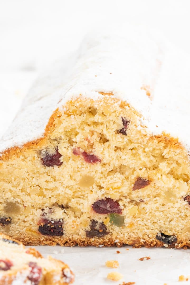 christmas-stollen-with-raisins