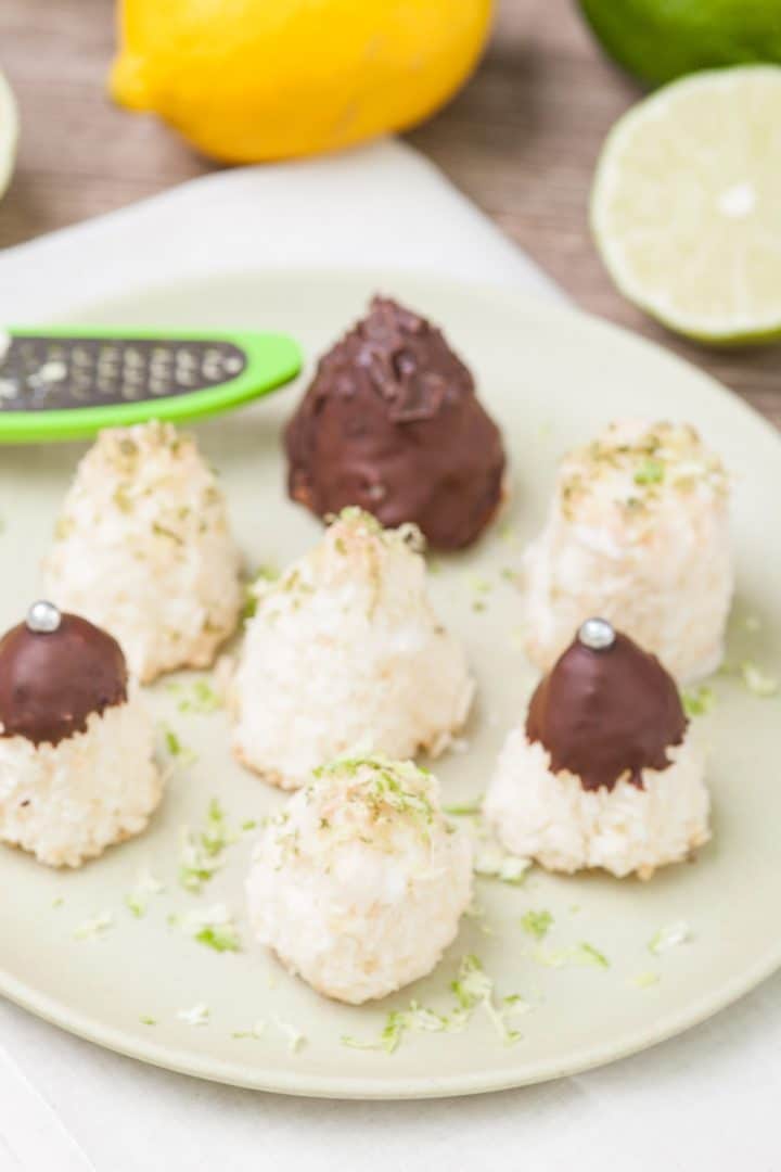 coconut-macaroons-with-topping
