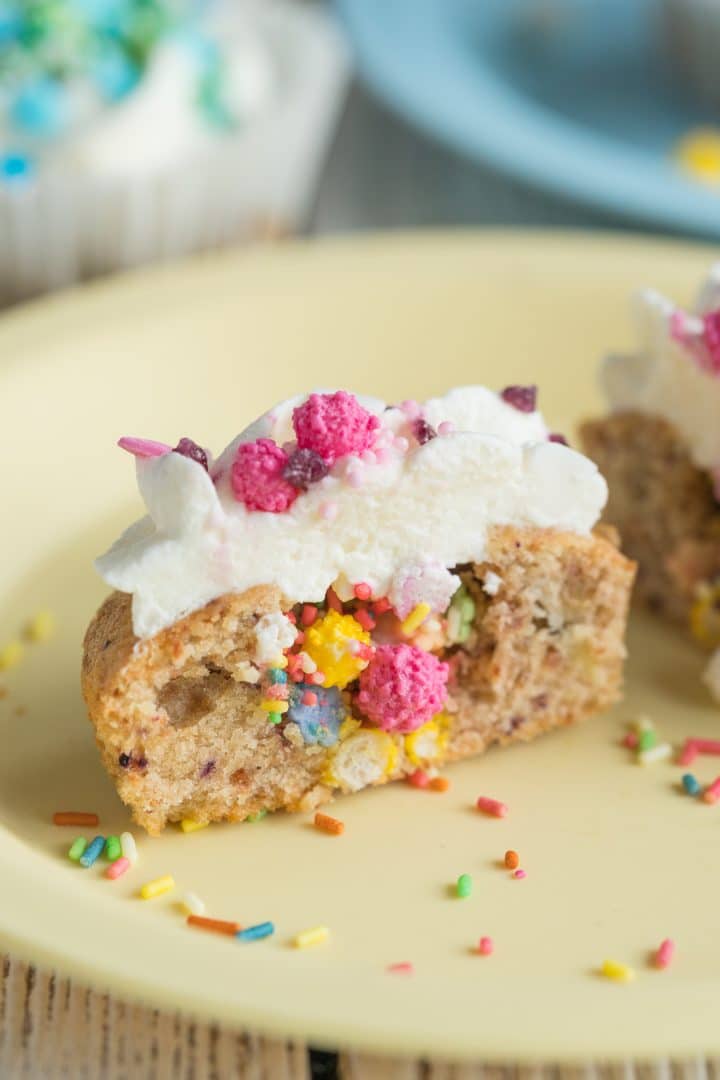 pinata-muffins-with-surprise