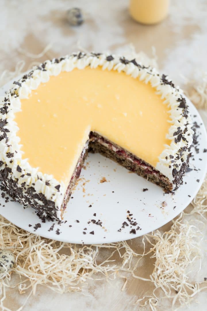 eggnog-cake-with-nut-base