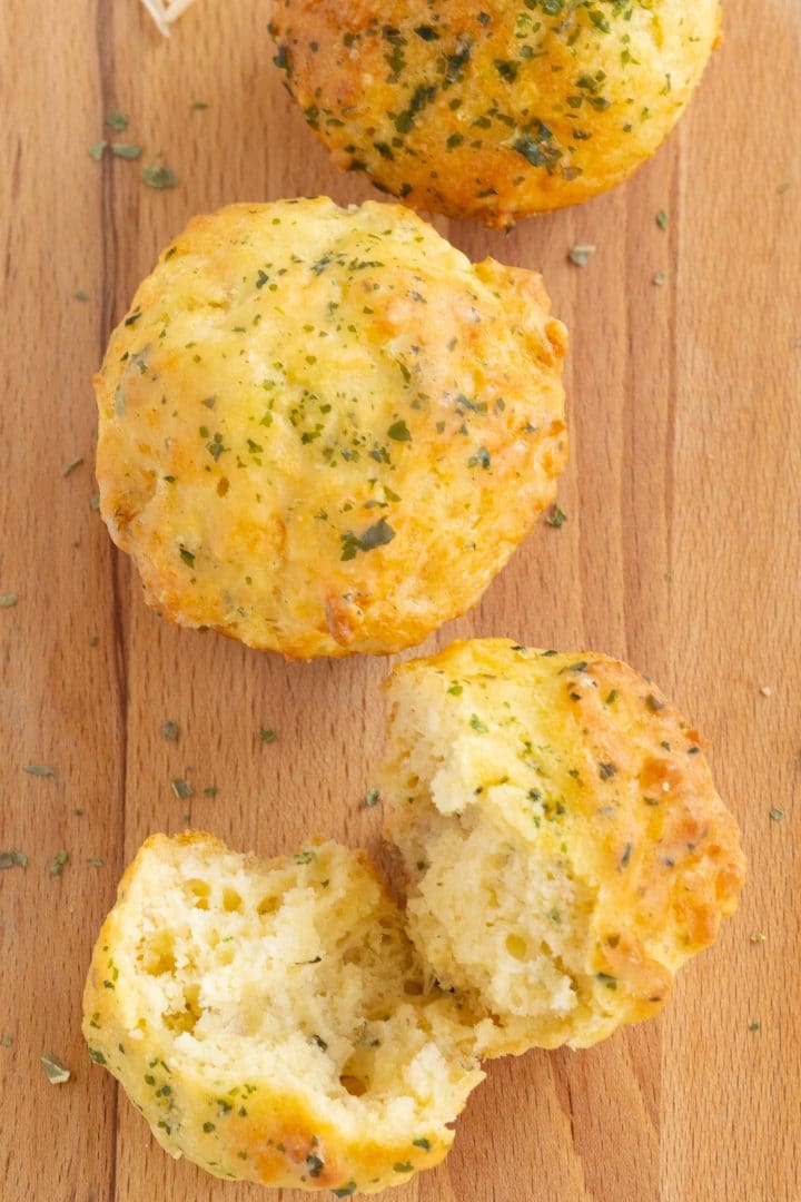 cheese-muffins-with-herbs
