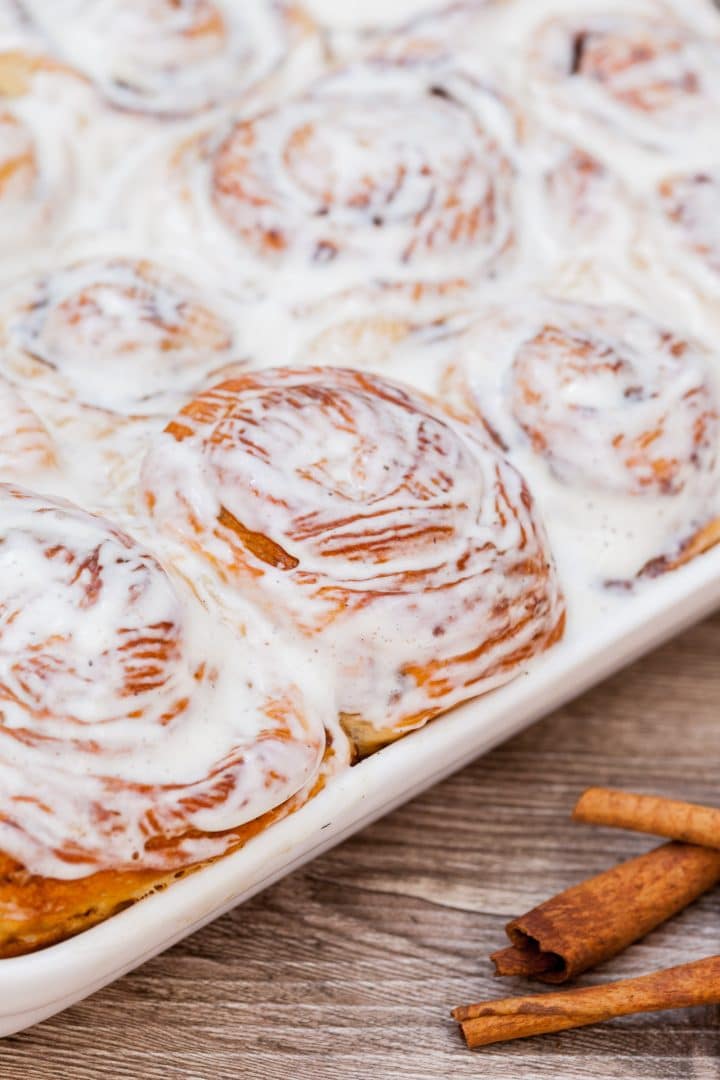 cinnamon-rolls-with-cream-cheese-frosting