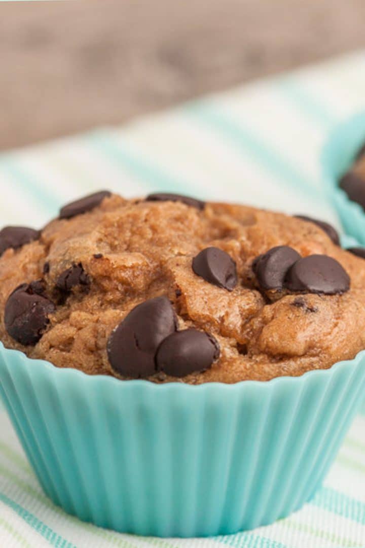 caramel-banana-muffins-with-peanut-butter