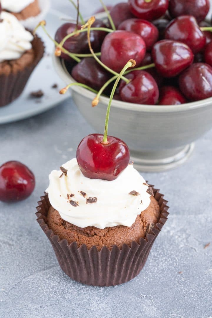 cupcake-recipe-with-cherries