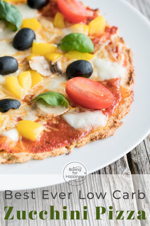 Recipe for a delicious low carb pizza zucchini pizza without flour. Extremely low in carbohydrates and delicious!