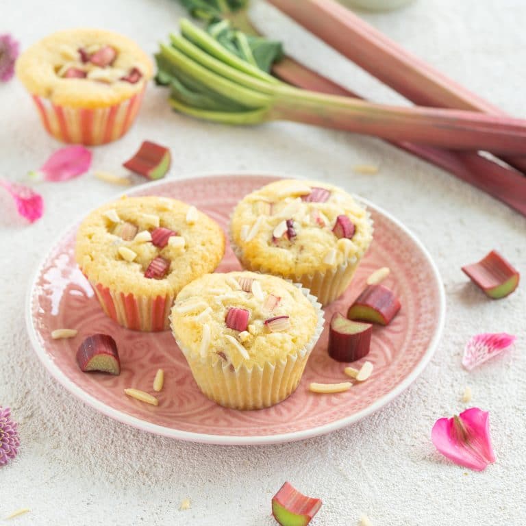 Rhubarb Muffins with Buttermilk