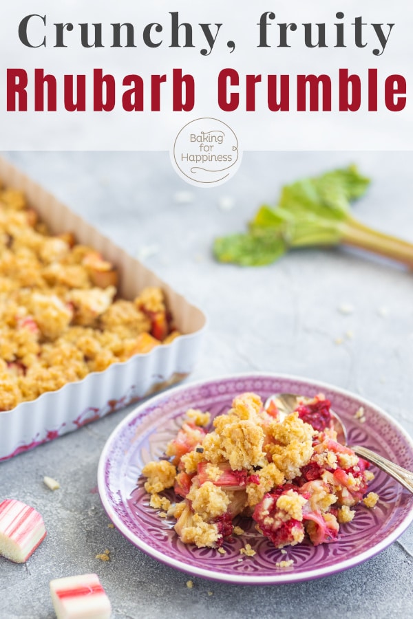 Deliciously sweet, tart, fruity & crunchy: this crumble with rhubarb and oats results in pure spring fever!