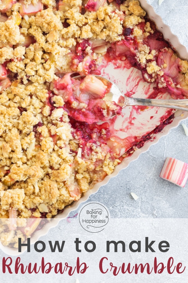 Deliciously sweet, tart, fruity & crunchy: this crumble with rhubarb and oats results in pure spring fever!