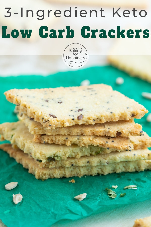 Easy and quick to make, very variable and delicious: These keto crackers without flour, yeast, gluten and Co. are the perfect low carb snack.