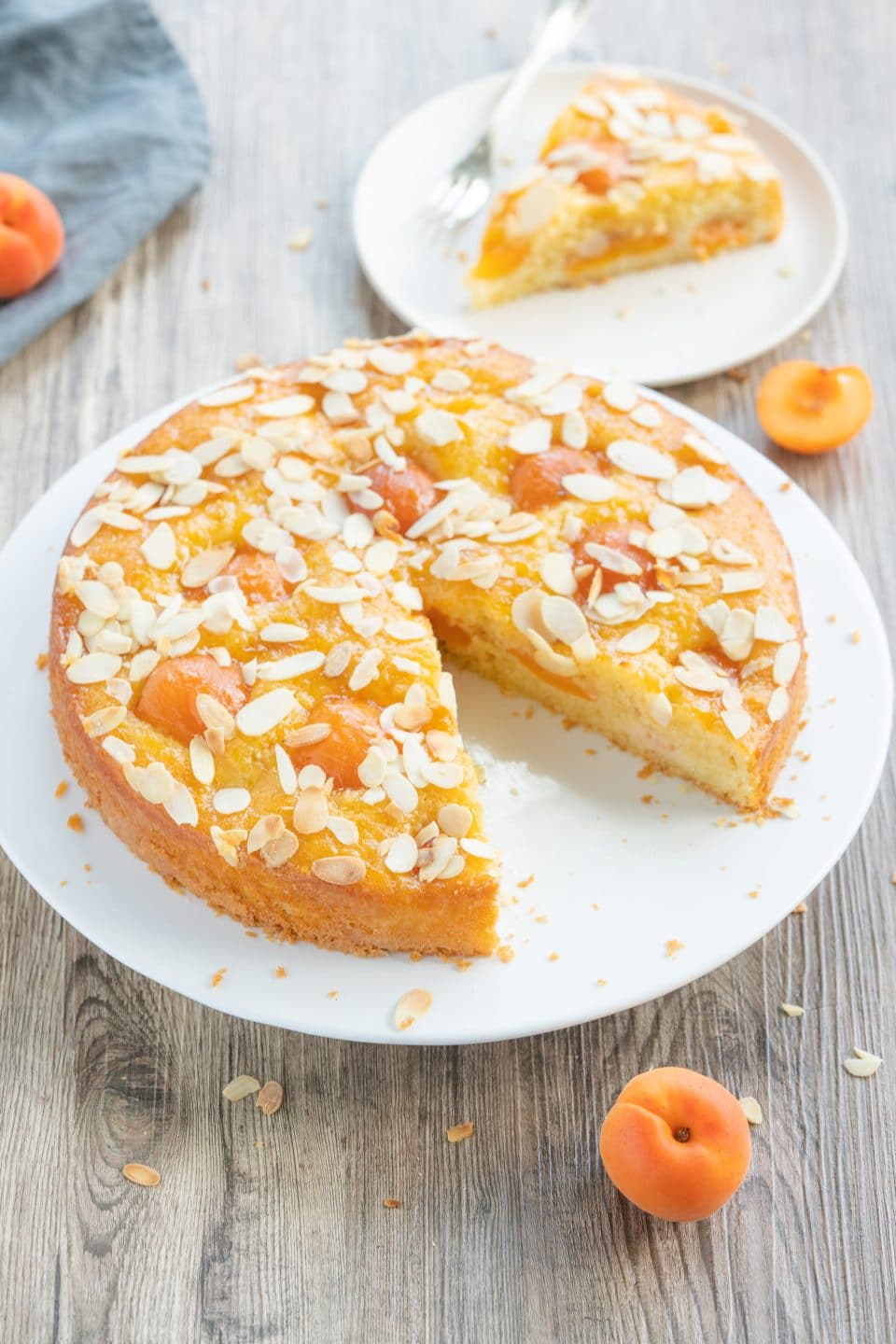 Almond and apricot cake - Hello! Hooray!