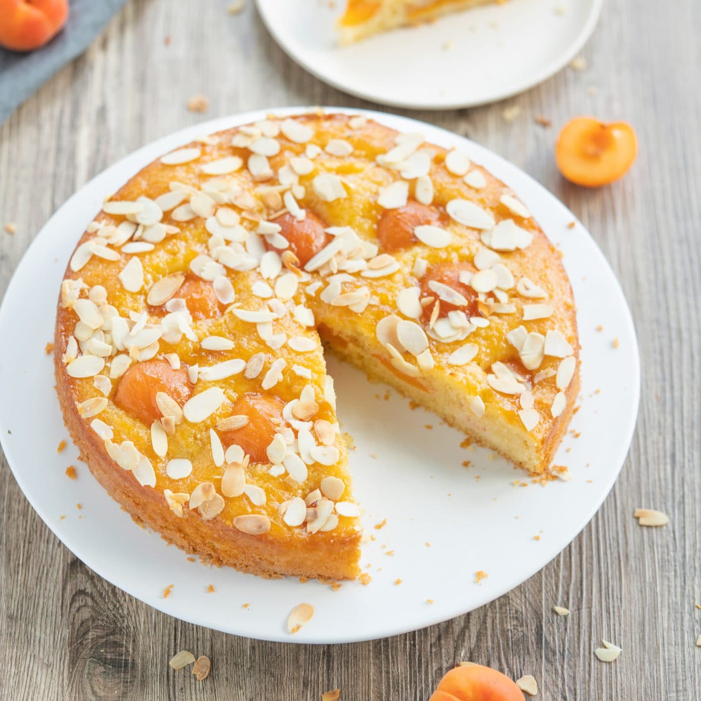 apricot and almond cake / DELICIOUS BITES