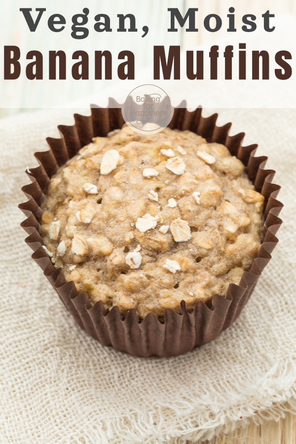 Vegan banana oatmeal muffins without sugar, egg and fat hit the spot not only with children. Great healthy breakfast muffins!
