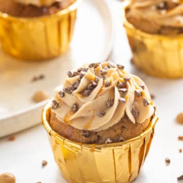Caramel Cupcakes with Apples and Cinnamon