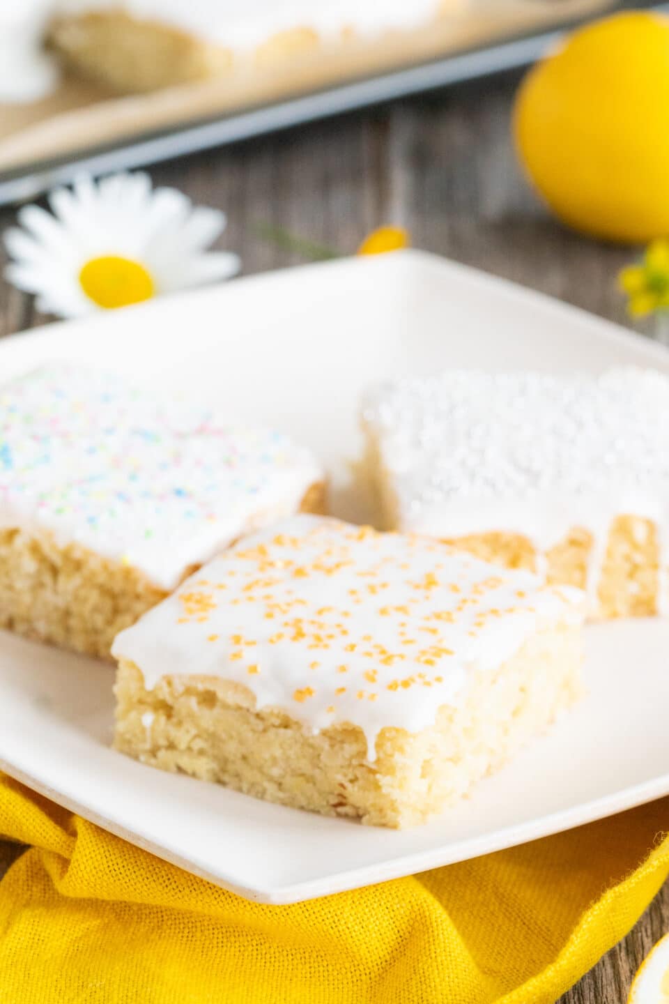 Vegan lemon cake with oil