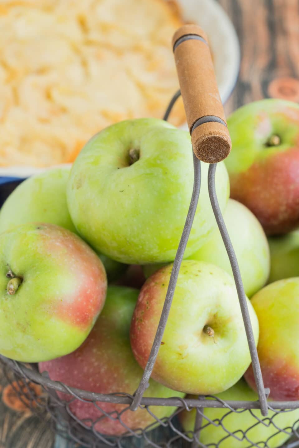Italian Recipe for Cake with Apple Slices