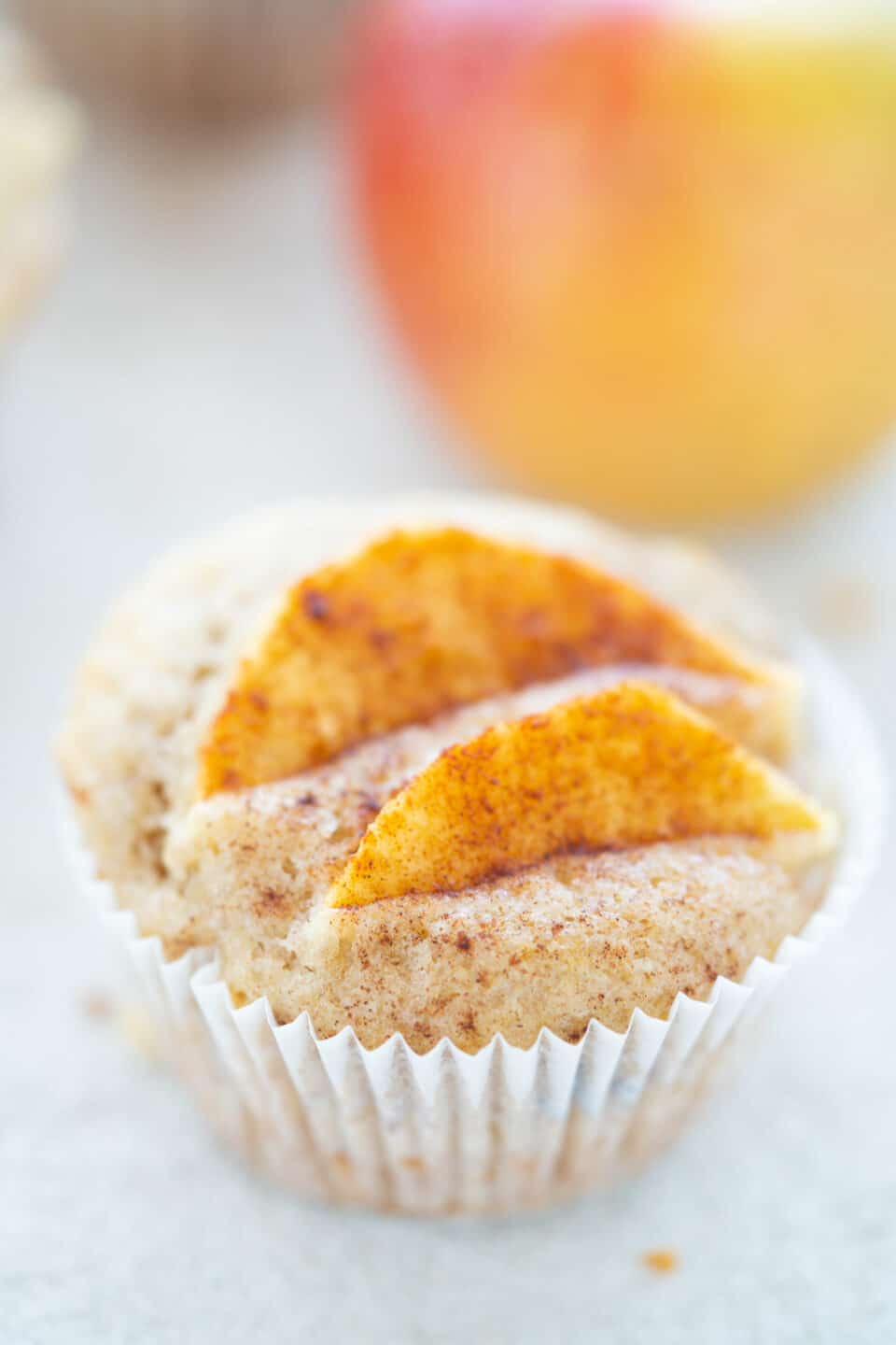 Easy and Moist Muffins with Apples and Buttermilk