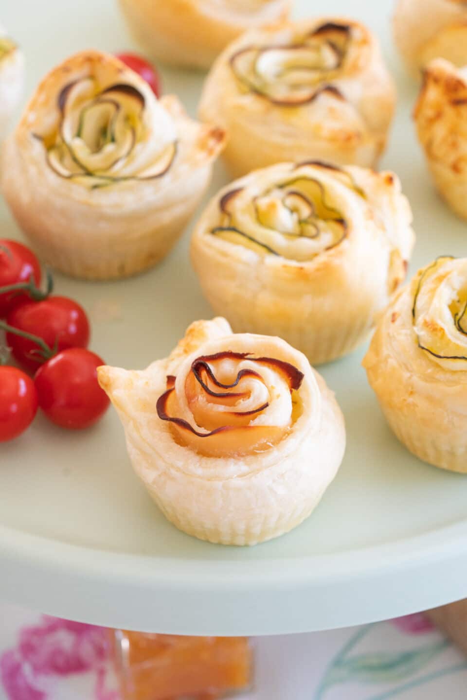 Puff pastry with cream cheese, zucchini or ham