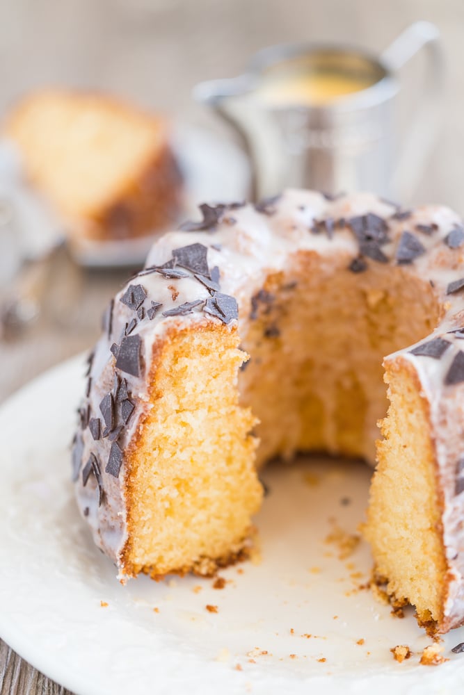 eggnog cake with moist dough and delicious glaze